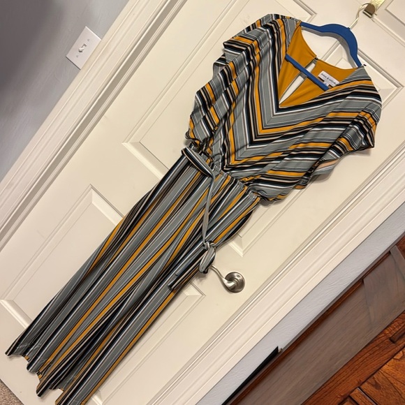 Emma & Michele Gold Gray Brown Black Brown Striped Belted Jumpsuit Sz Medium - Picture 1 of 9